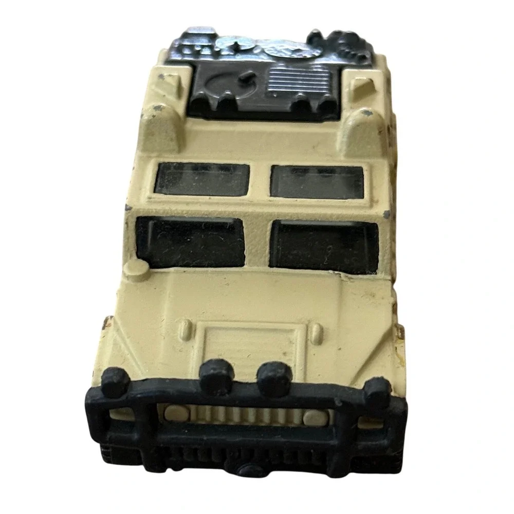 Matchbox Jurassic Park GM Hummer Diecast Car 2000 Mattel 1:70 Scale Tan Camo